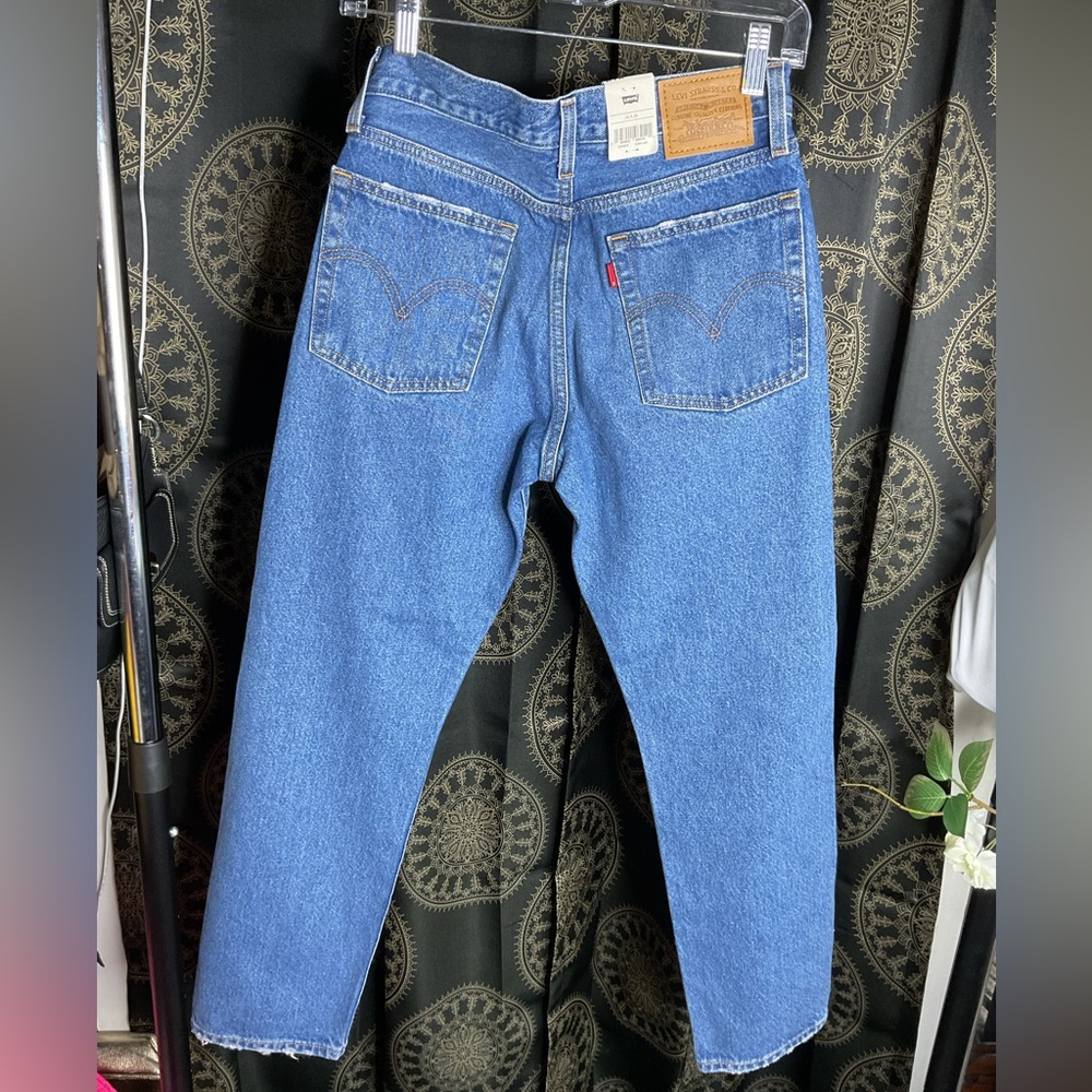 Levi’s Premium Wedgie Straight High Rise Jeans - Picture 4 of 7